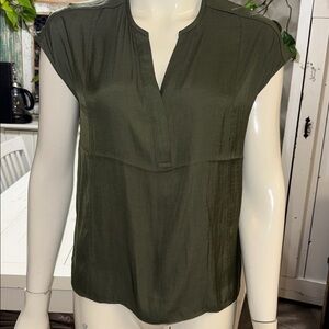 Banana republic sm sage Green Women's sleeveless Top NWT